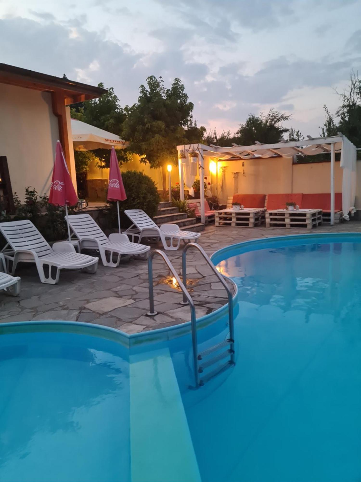 Family Hotel Komhotel Берковиця Екстер'єр фото