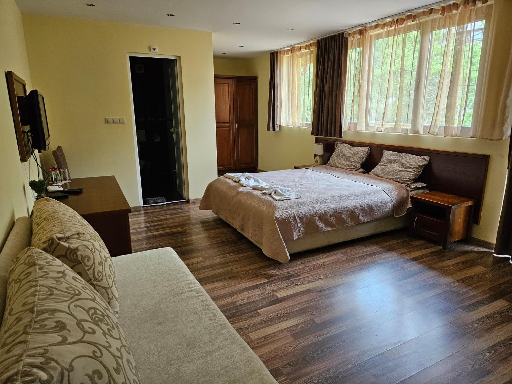 Family Hotel Komhotel Берковиця Екстер'єр фото