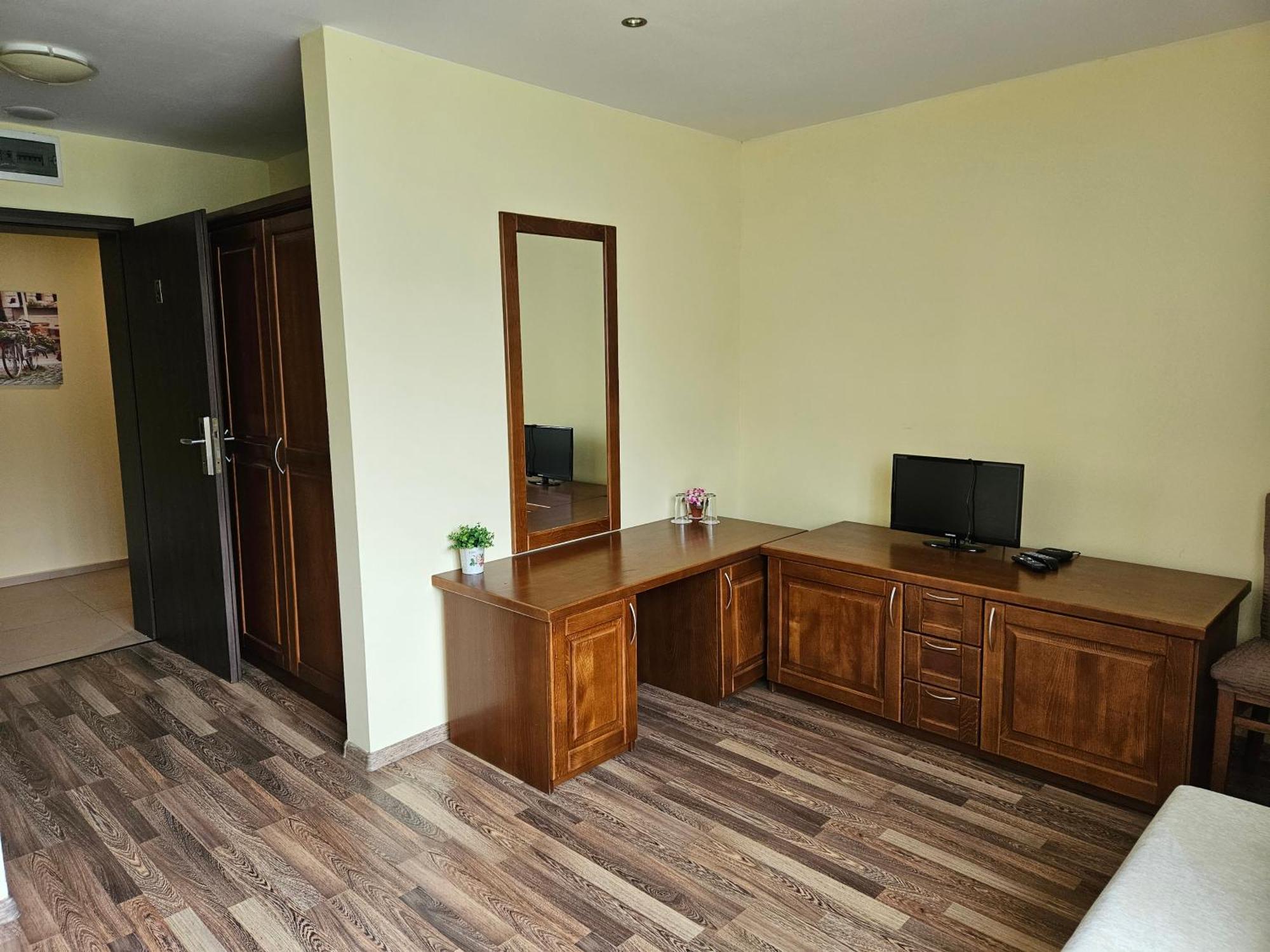 Family Hotel Komhotel Берковиця Екстер'єр фото