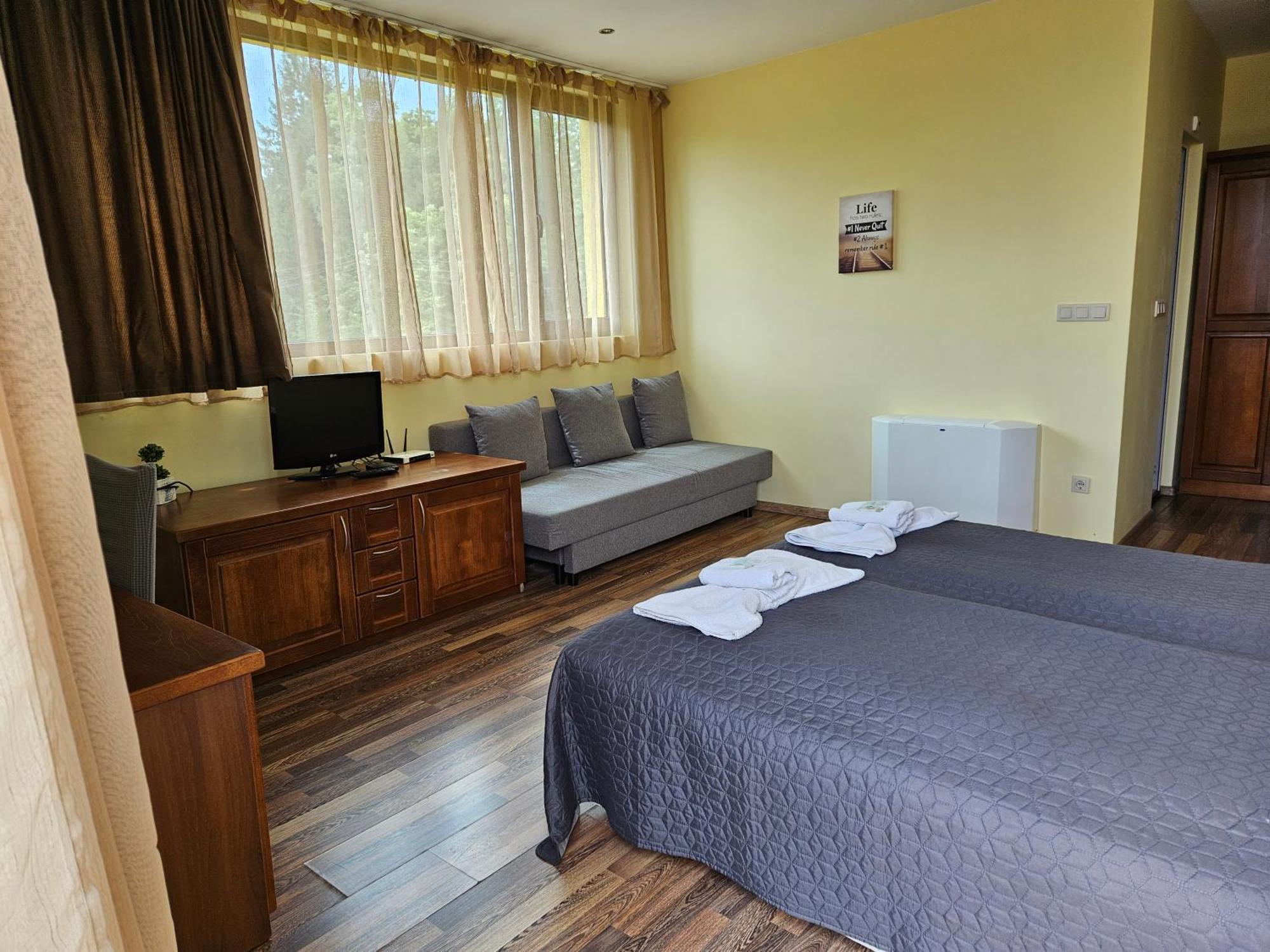 Family Hotel Komhotel Берковиця Екстер'єр фото