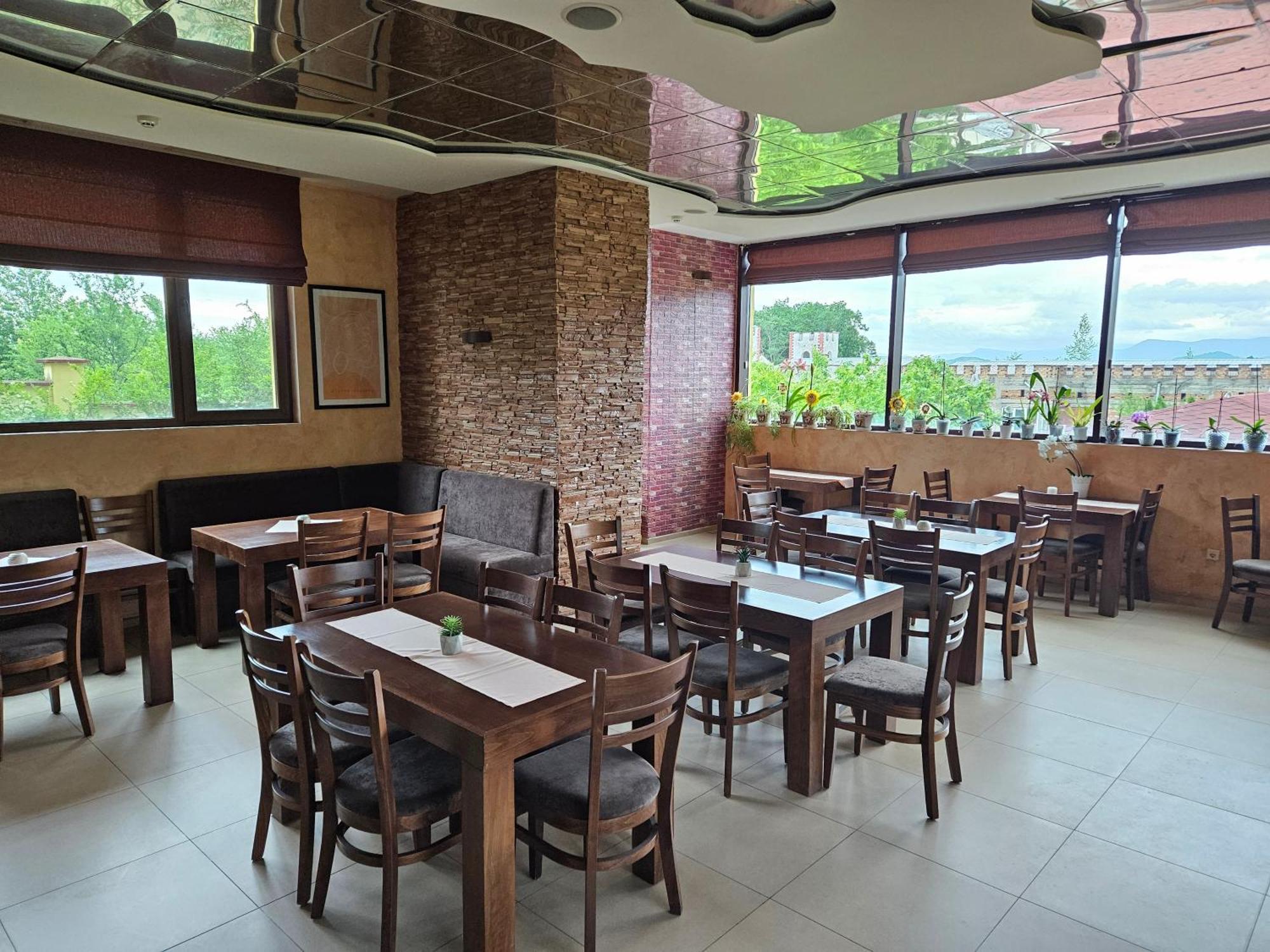 Family Hotel Komhotel Берковиця Екстер'єр фото